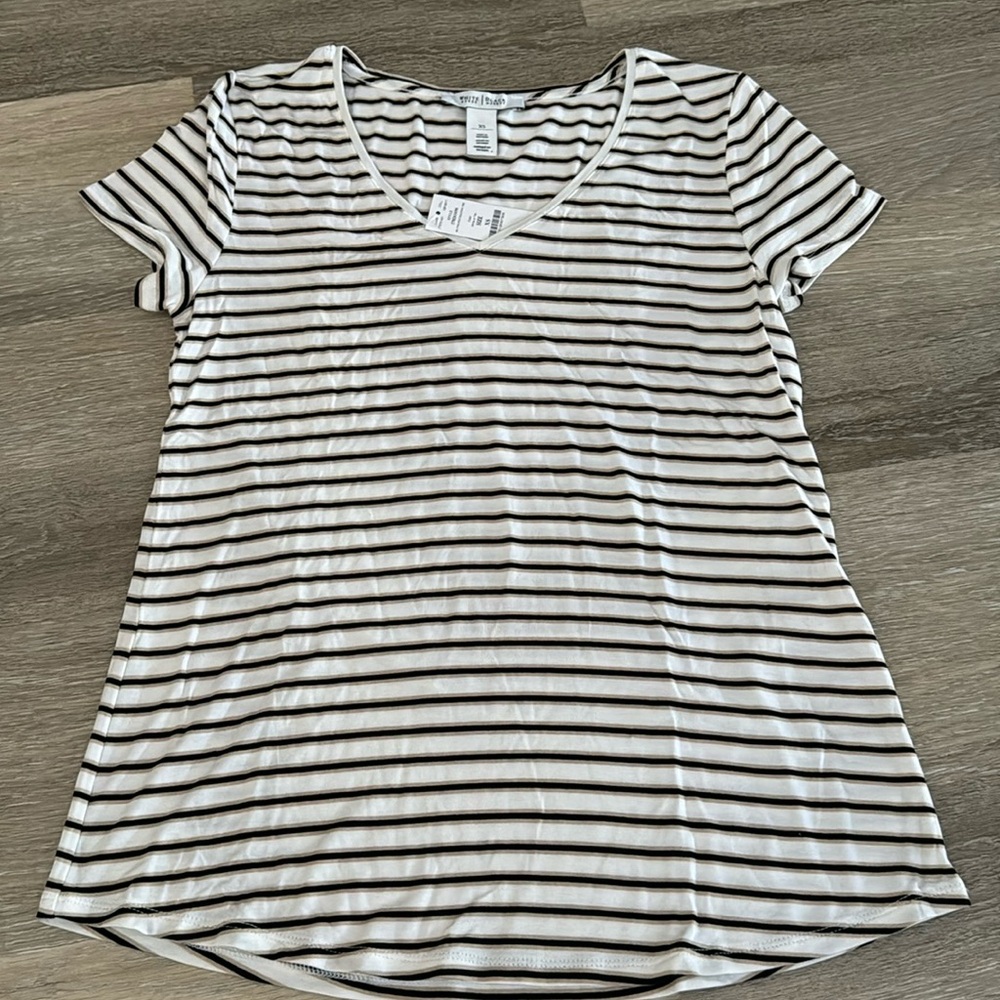🆕 White House Black Market Womens Shallow V Neck Top, Size XS